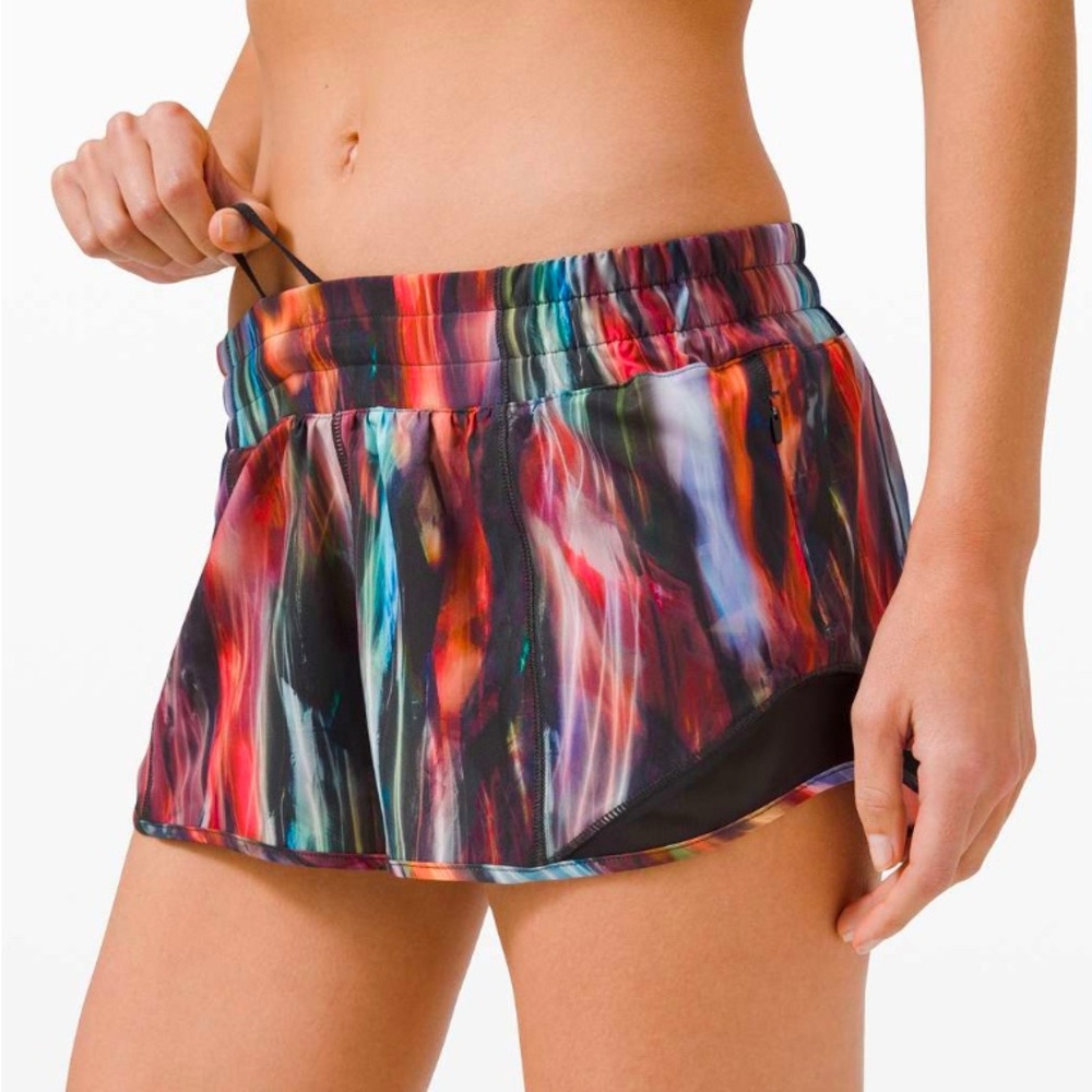 ❤️‍🔥Lululemon Hotty Hot Short II *2.5"
Chroma Fusion Multi / Black Sz 12✨Like 🆕
